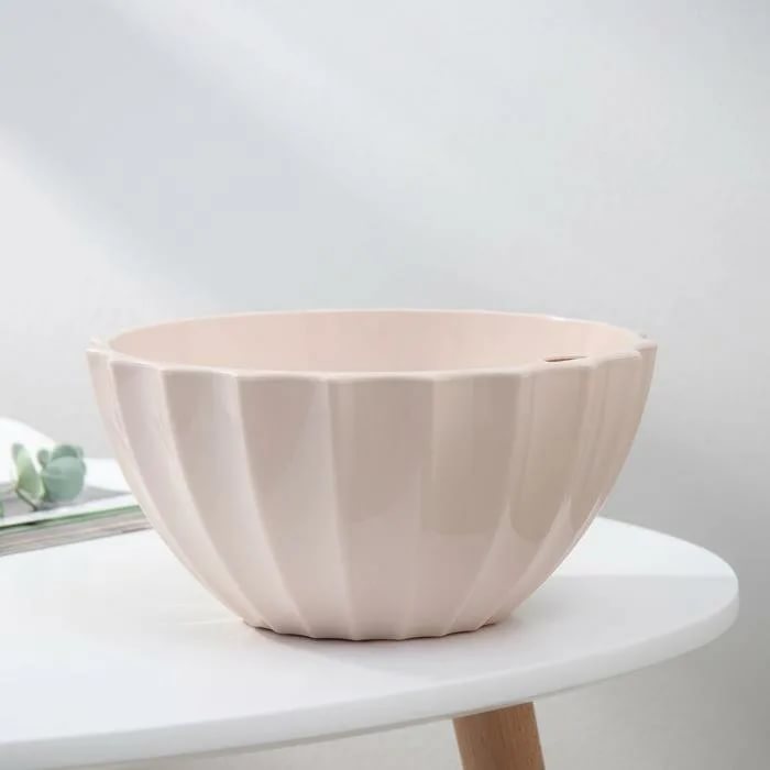 картинка Кашпо Ракушка 2,4л с дрен.вставкой жемчуг (ПластАвеню) магазин Одежда+ являющийся официальным дистрибьютором в России 