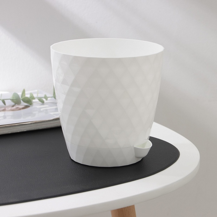 картинка Кашпо Румба 1,5л Белый (ПластАвеню) 2/32 магазин Одежда+ являющийся официальным дистрибьютором в России 