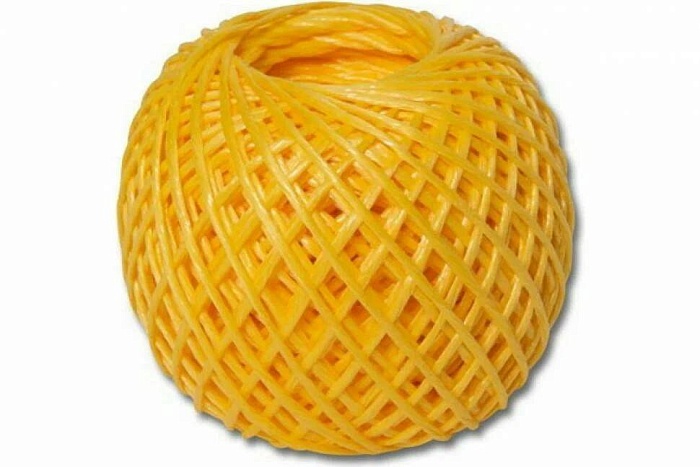 картинка Шпагат полипропилен 1,6мм 50м клубок желтый 1000 Текс 5/ магазин Одежда+ являющийся официальным дистрибьютором в России 