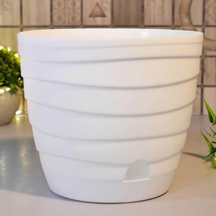 картинка Кашпо Бриз с/п 2,7л белый (Радиан) магазин Одежда+ являющийся официальным дистрибьютором в России 